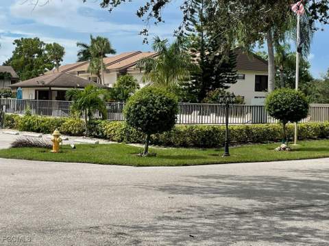 5650 Trailwinds Dr 111, Fort Myers FL - photo 24 of 28