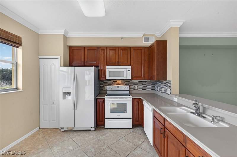 2 bedroom Condominium at 6816 Sterling Greens Pl 303, Sterling Greens, Naples — photo 4