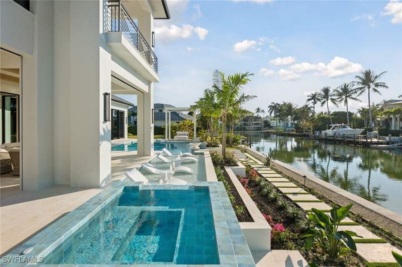 6 bedroom SingleFamilyResidence at 1990 7th St S, Aqualane Shores, Naples — photo 4
