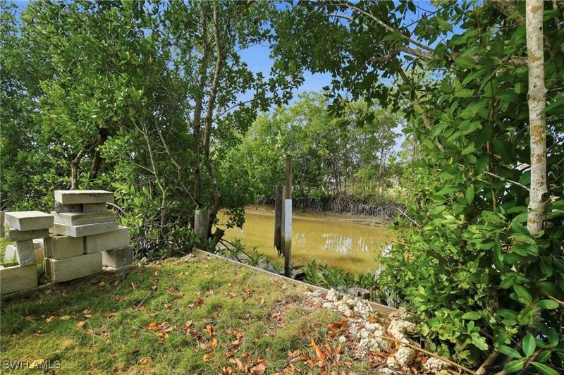 2 bedroom ManufacturedHome at 103 Egret Ln, Plantation Island, Everglades City — photo 2