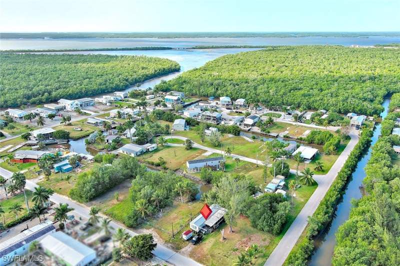 2 bedroom ManufacturedHome at 103 Egret Ln, Plantation Island, Everglades City — photo 4