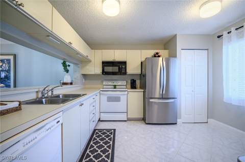 6945 Dennis Cir I-107, Naples FL - photo 15 of 32