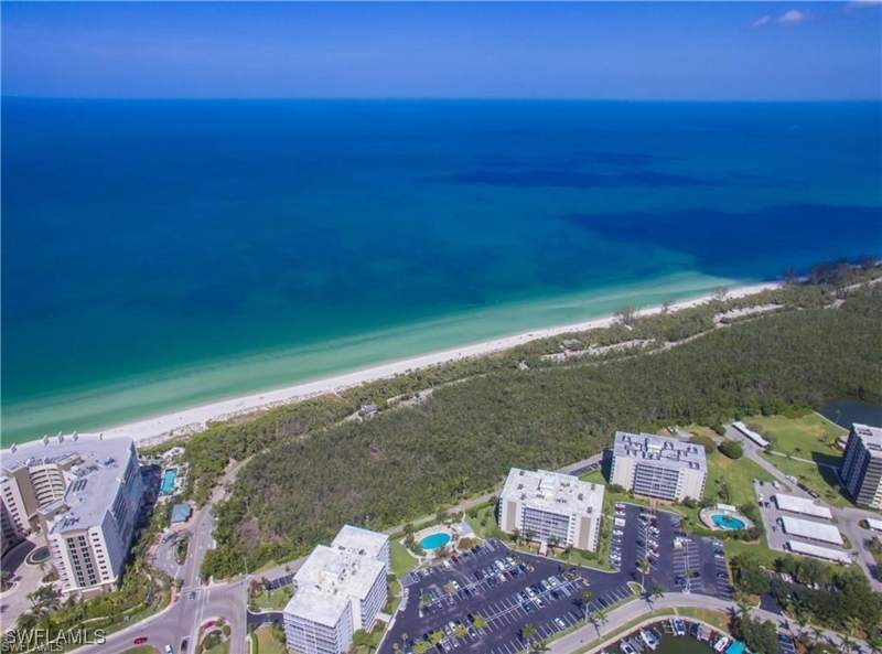 bedroom Condominium at 3 Bluebill Ave 405, Vanderbilt Towers, Naples — photo 4