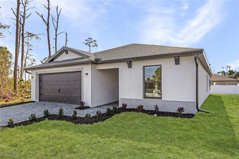 3 bedroom SingleFamilyResidence at 424 Parkdale Blvd, Mirror Lakes, Lehigh Acres — photo 2