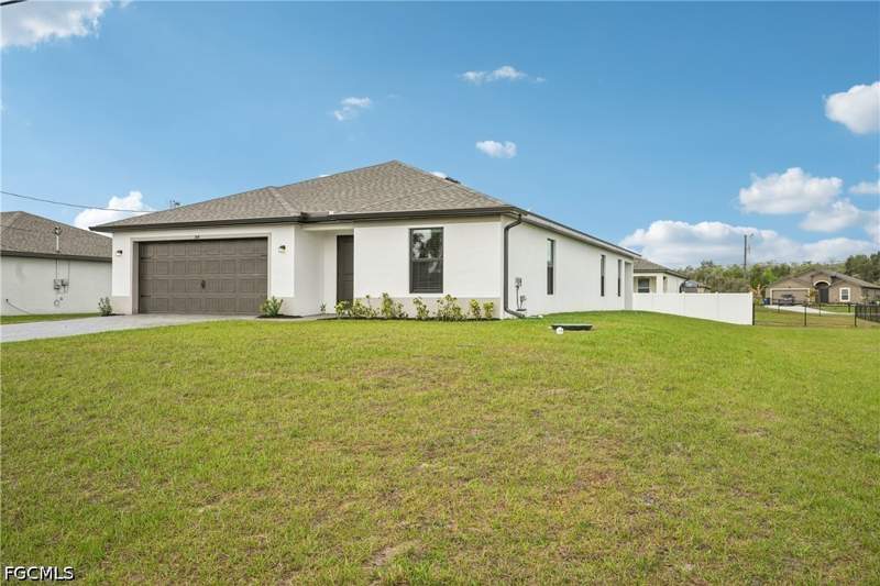 3 bedroom SingleFamilyResidence at 144 Blackstone Dr, Mirror Lakes, Fort Myers — photo 3