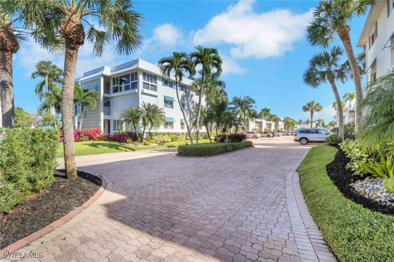 2 bedroom Condominium at 2100 Gulf Shore Blvd N 113, Port Au Villa, Naples — photo 3