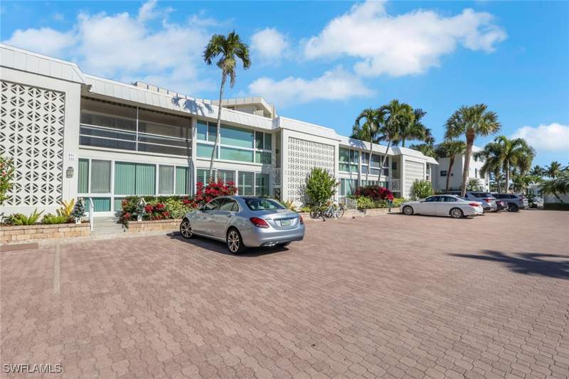 2 bedroom Condominium at 2100 Gulf Shore Blvd N 113, Port Au Villa, Naples — photo 4