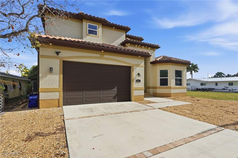 4 bedroom SingleFamilyResidence at 2038 Bahama Ave, Fort Myers Shores, Fort Myers — photo 3