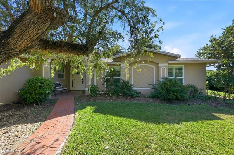 3 bedroom SingleFamilyResidence at 74 Aqua Ln, Overiver Shores, North Fort Myers — photo 5