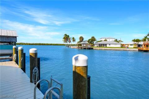 190 Tahiti Cir, Naples FL - photo 24 of 33