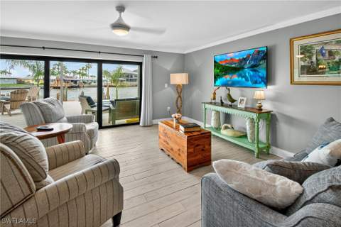 190 Tahiti Cir, Naples FL - photo 6 of 33