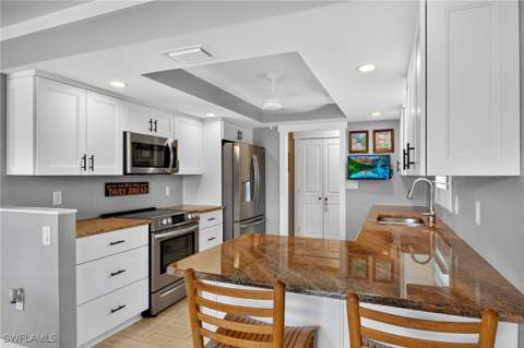 190 Tahiti Cir, Naples FL - photo 8 of 33