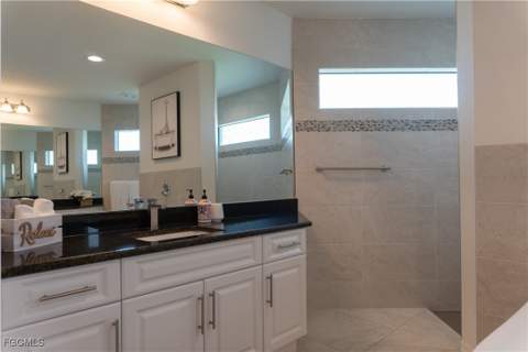 3318 SW 8th Pl, Cape Coral FL - photo 16 of 44