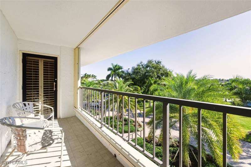 2 bedroom Condominium at 2378 Gulf Shore Blvd N 303, Admiralty Point, Naples — photo 4