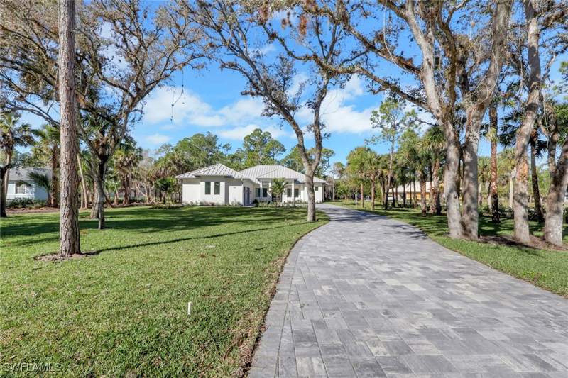 4 bedroom SingleFamilyResidence at 1109 15th St SW, Golden Gate Estates, Naples — photo 3