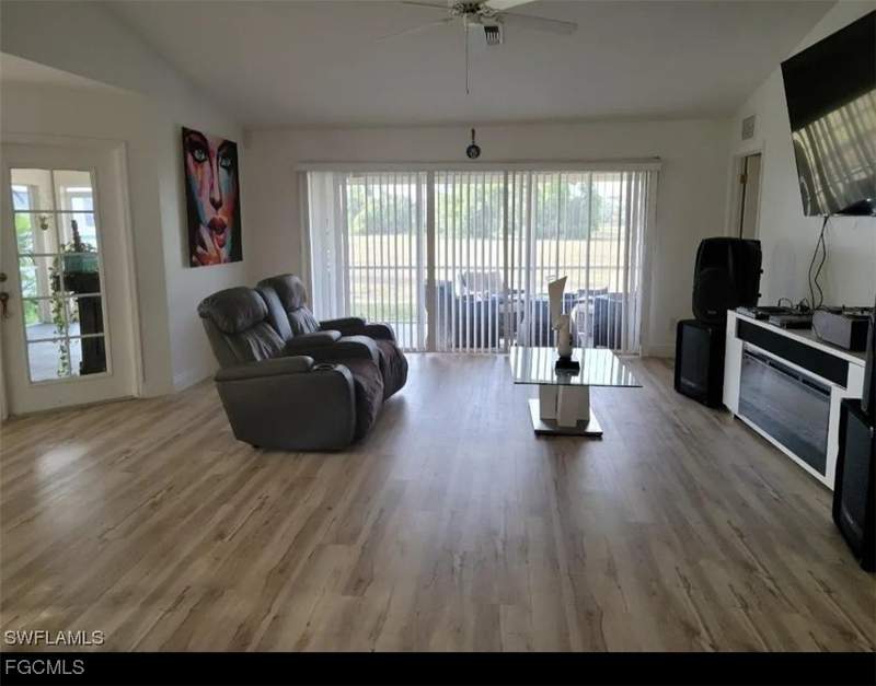 4 bedroom SingleFamilyResidence at 3805 NW 41st Ln, Cape Coral, Cape Coral — photo 3