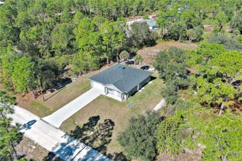 374 Nestle Ave, Lehigh Acres FL - photo 7 of 37