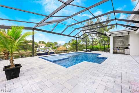 215 SE 28th Ter, Cape Coral FL - photo 11 of 33