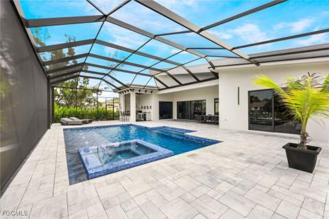 215 SE 28th Ter, Cape Coral FL - photo 12 of 33