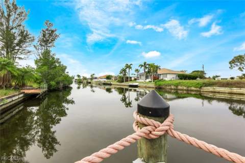215 SE 28th Ter, Cape Coral FL - photo 16 of 33