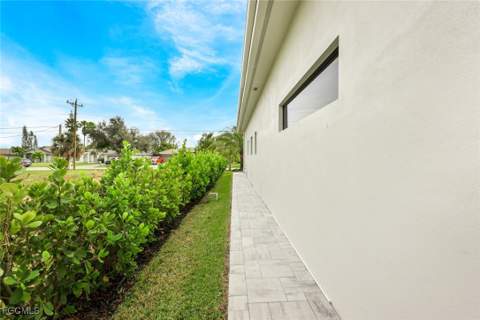 215 SE 28th Ter, Cape Coral FL - photo 17 of 33