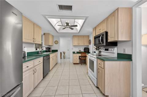 5679 Balkan Ct, Fort Myers FL - photo 12 of 32