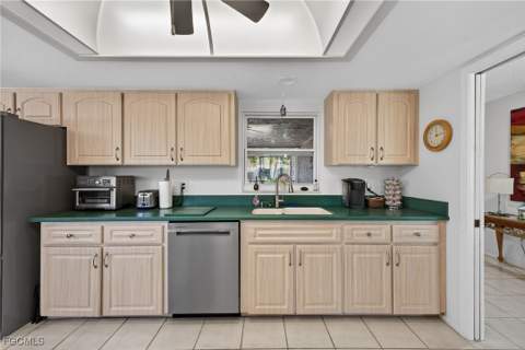 5679 Balkan Ct, Fort Myers FL - photo 13 of 32
