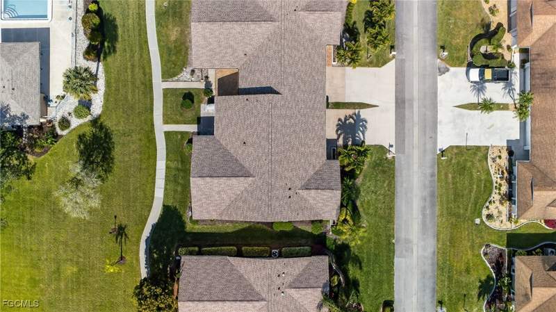 2 bedroom Attached at 5679 Balkan Ct, Whiskey Creek Village Green, Fort Myers — photo 3