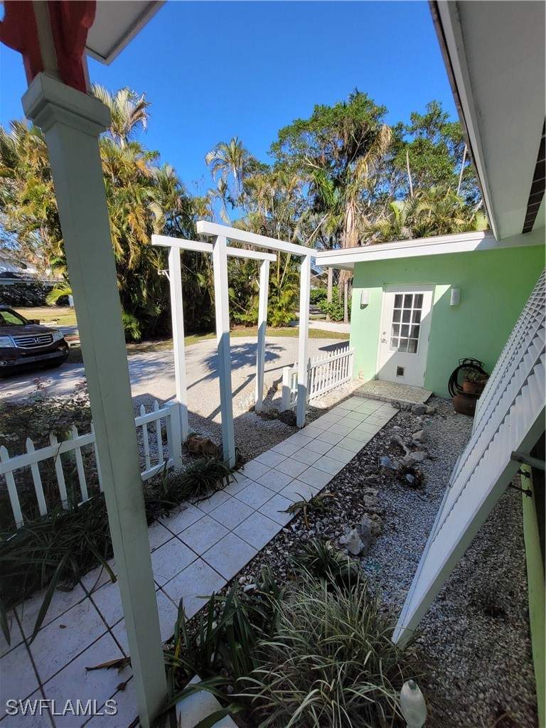 2 bedroom SingleFamilyResidence at 870 Forest Ave, Lake Forest, Naples — photo 2