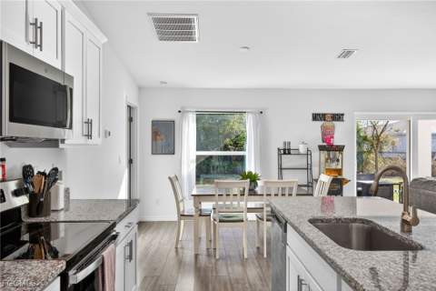 2517 NW 15th Pl, Cape Coral FL - photo 10 of 27