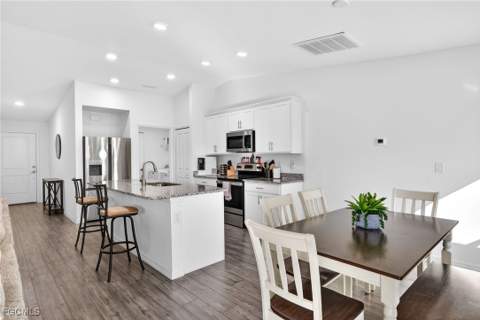 2517 NW 15th Pl, Cape Coral FL - photo 7 of 27