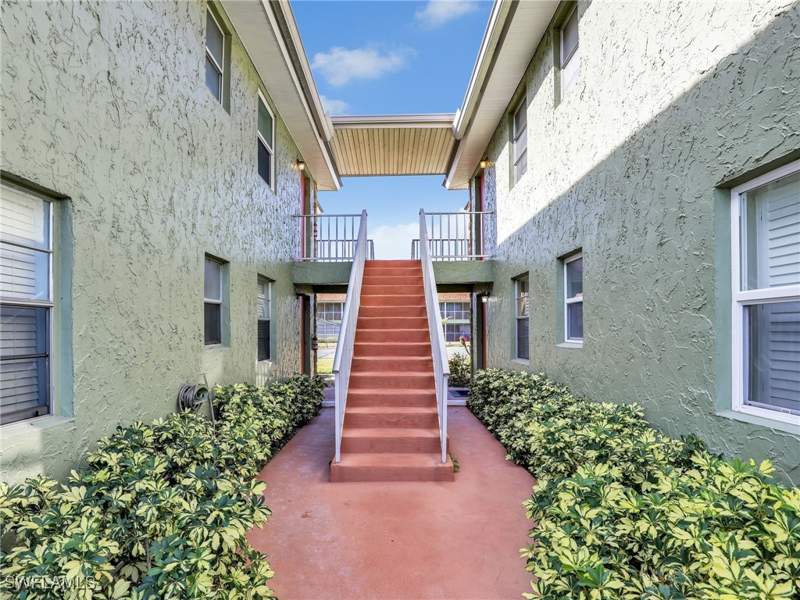 2 bedroom Condominium at 1400 Pompei Ln 52, Sorrento Villas, Naples — photo 4