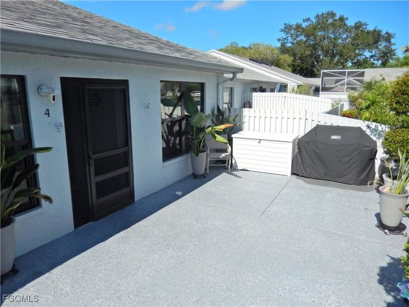 2 bedroom Attached at 9620 Villa Dr 4, Pine Ridge Of Fort Myers Village, Fort Myers — photo 5