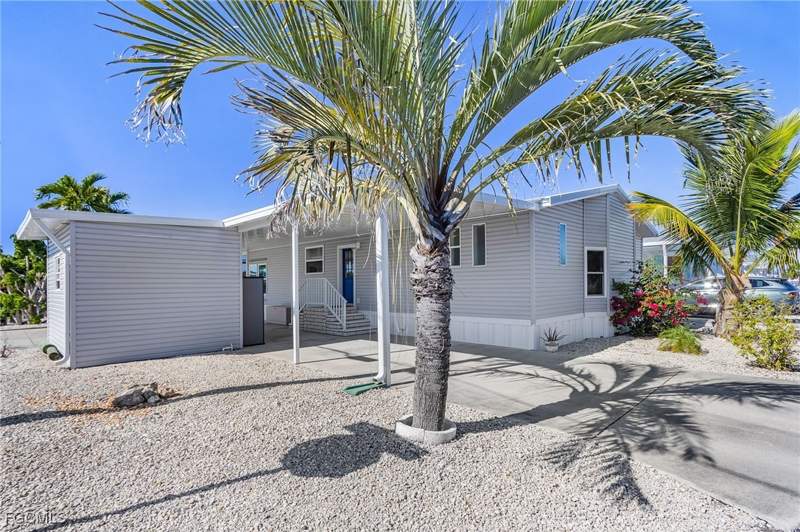 2 bedroom ManufacturedHome at 3065 Skipper Ln, Cherry Estates, St James City — photo 2