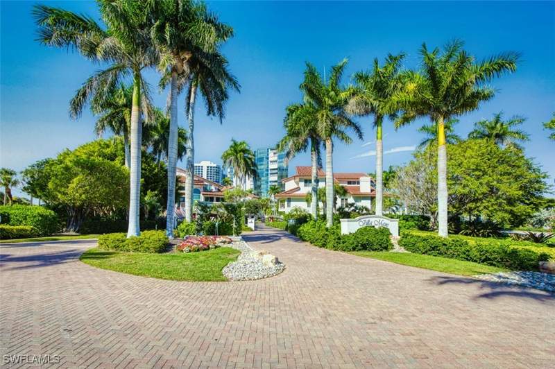 4 bedroom Attached at 4717 Villa Mare Ln 26-15, Villa Mare, Naples — photo 2