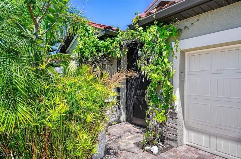 4 bedroom SingleFamilyResidence at 1608 Vizcaya Ln, Artesia, Naples — photo 5