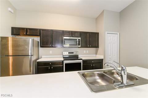 509 SW 7th Pl, Cape Coral FL - photo 6 of 15