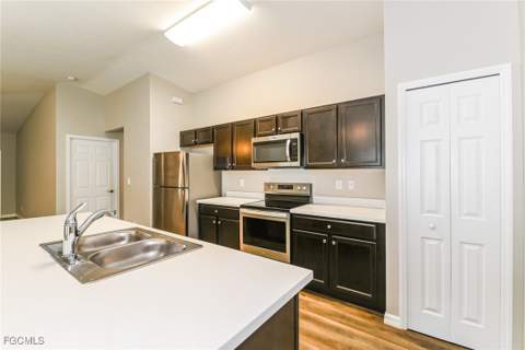 509 SW 7th Pl, Cape Coral FL - photo 7 of 15