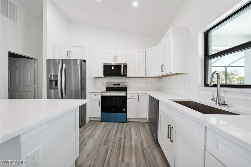 3 bedroom SingleFamilyResidence at 4309 NW 38th Ave, Cape Coral, Cape Coral — photo 5