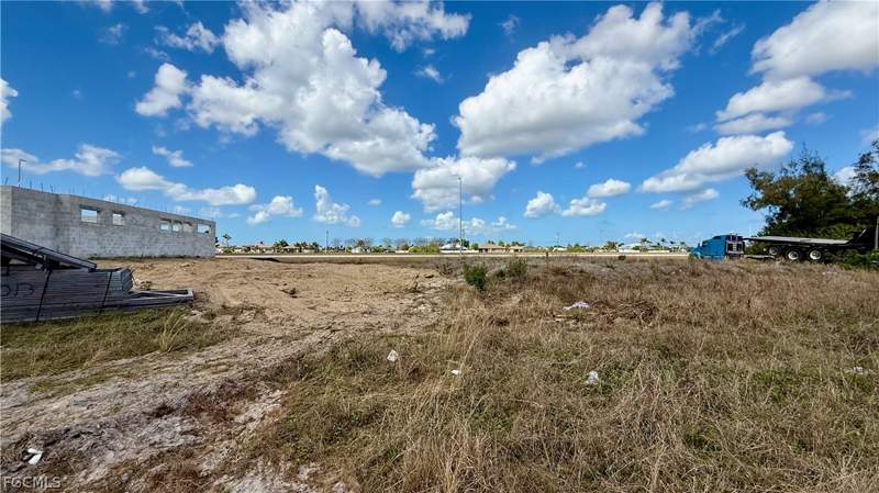 3 bedroom SingleFamilyResidence at 324 NW 31st Pl, Cape Coral, Cape Coral — photo 3