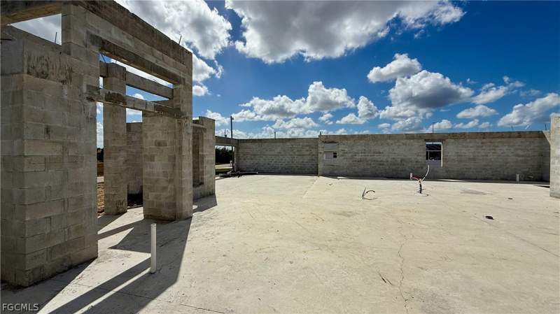 3 bedroom SingleFamilyResidence at 324 NW 31st Pl, Cape Coral, Cape Coral — photo 4