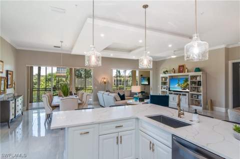 3123 Aviamar Cir 201, Naples FL - photo 10 of 22