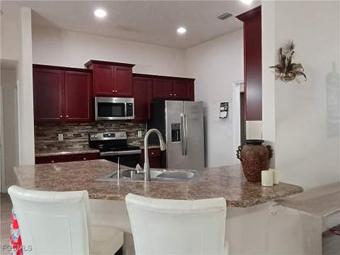 1426 NE 5th Pl, Cape Coral FL - photo 14 of 41