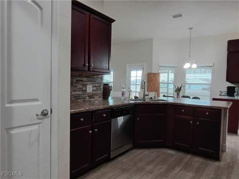 1426 NE 5th Pl, Cape Coral FL - photo 19 of 41