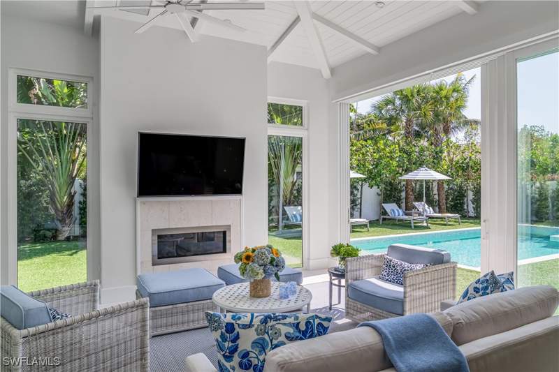4 bedroom SingleFamilyResidence at 680 Wedge Dr, Moorings, Naples — photo 2