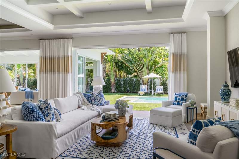 4 bedroom SingleFamilyResidence at 680 Wedge Dr, Moorings, Naples — photo 3