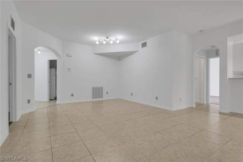 11837 Bayport Ln 703, Fort Myers FL - photo 7 of 33