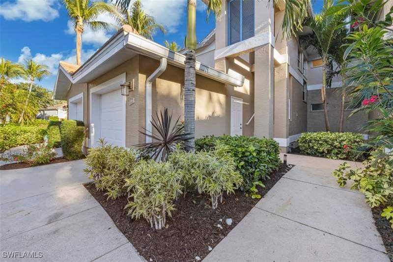 2 bedroom Condominium at 866 Carrick Bend Cir 201, Barbados, Naples — photo 5