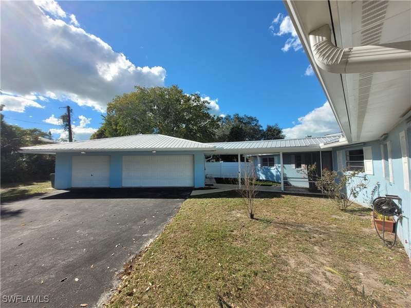 2 bedroom SingleFamilyResidence at 10131 Main Dr, Nuttinglikit Grove, Bonita Springs — photo 2
