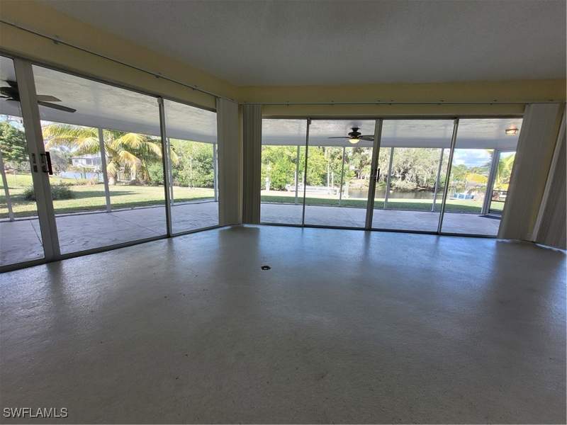 2 bedroom SingleFamilyResidence at 10131 Main Dr, Nuttinglikit Grove, Bonita Springs — photo 3